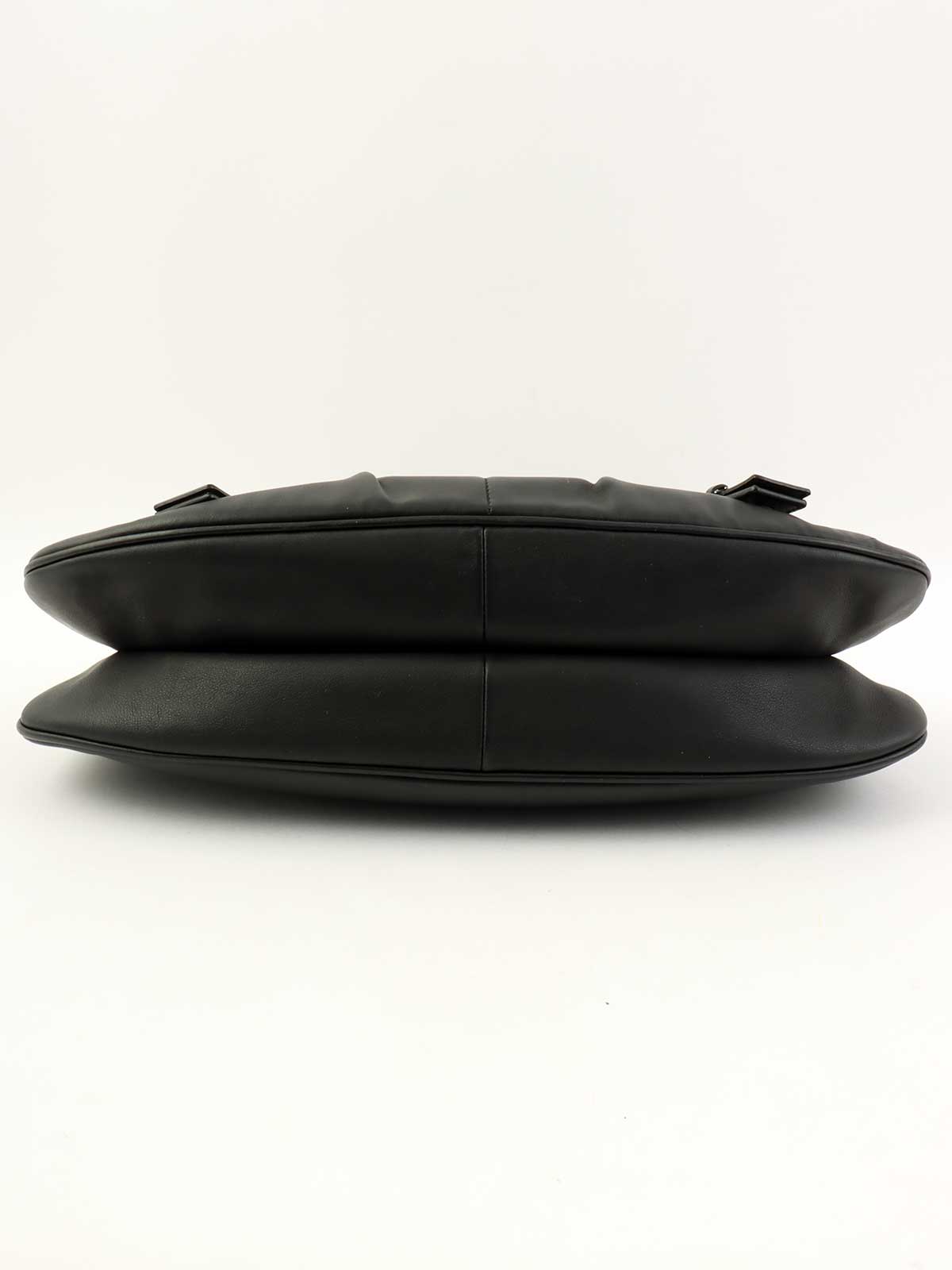 ロゴプレートショルダーバッグ　ブラック