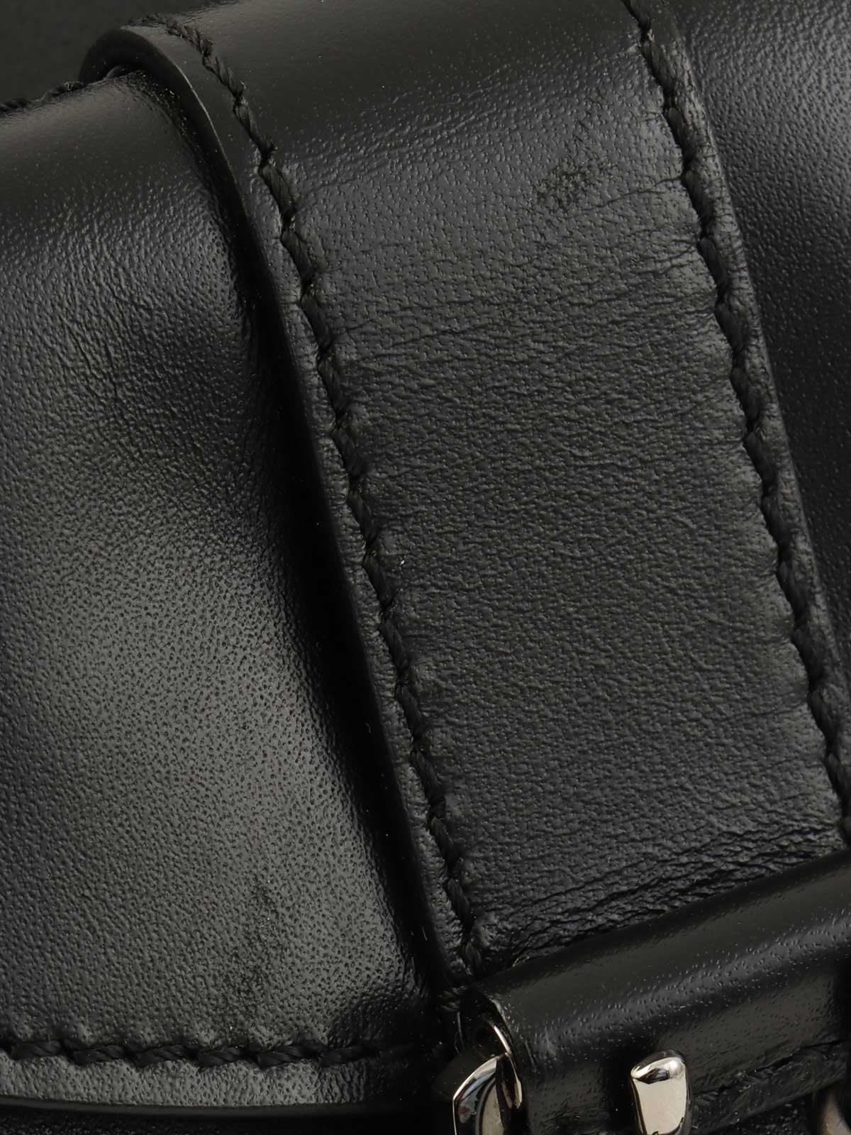 ロゴプレートショルダーバッグ　ブラック