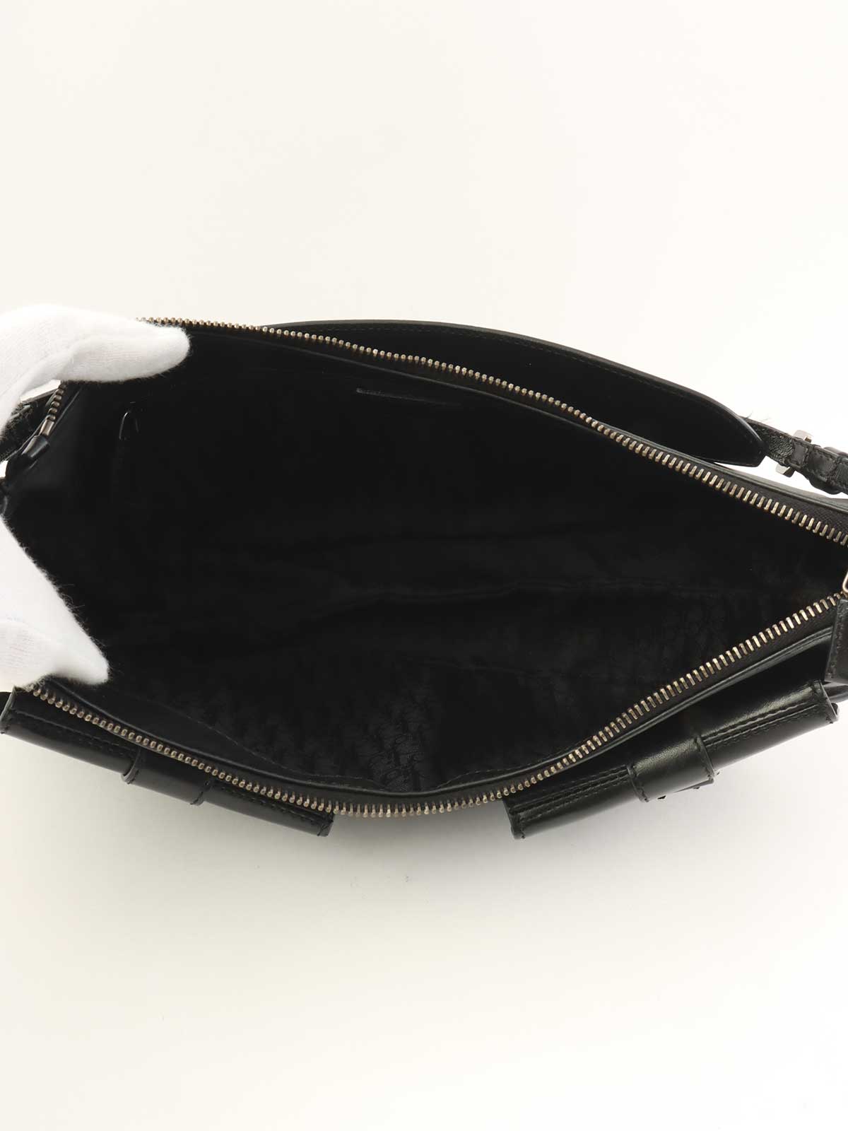 ロゴプレートショルダーバッグ　ブラック