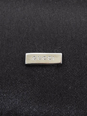 サテンロゴプレートショルダーバッグ　ブラック