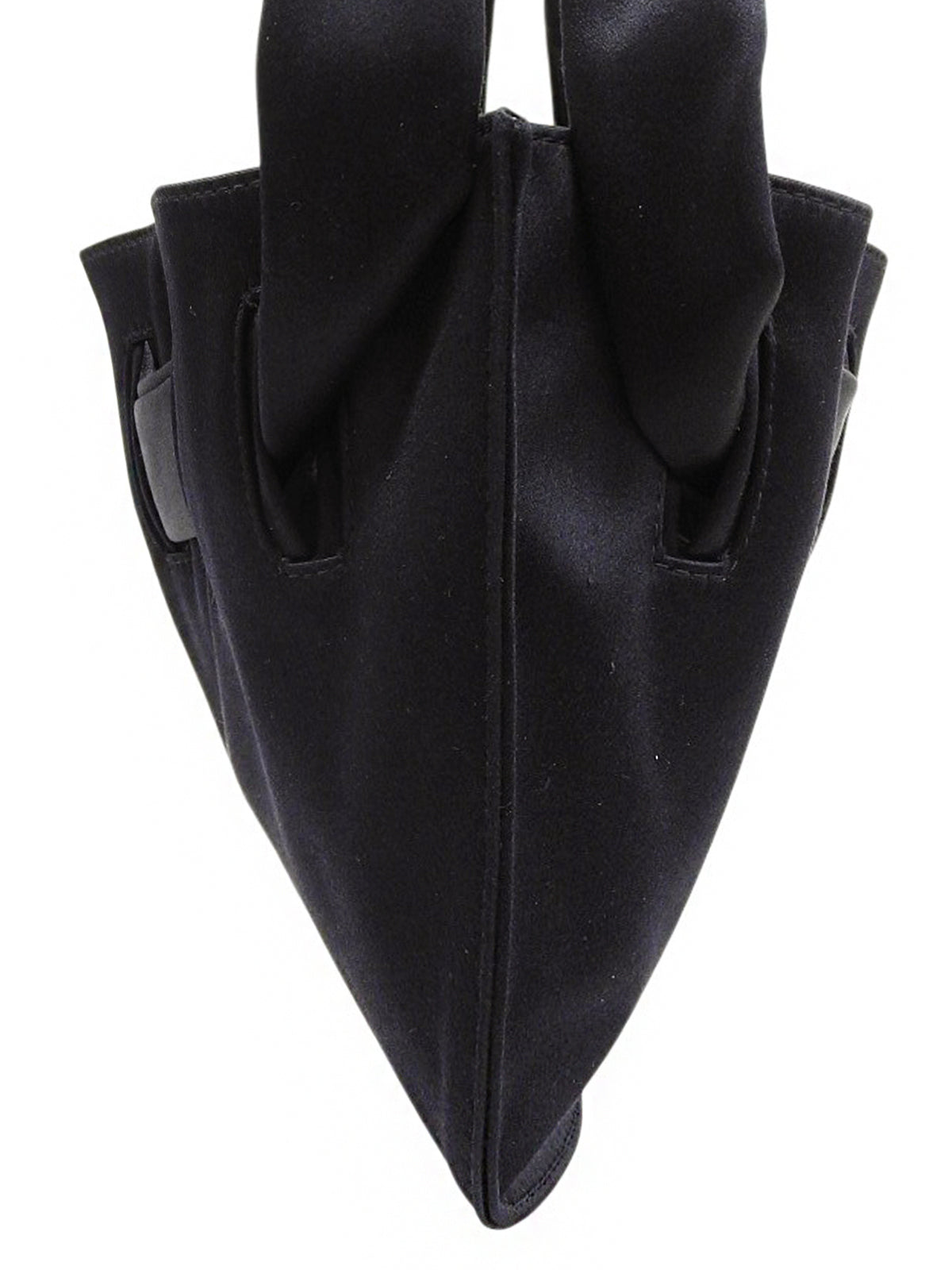 サテンロゴプレートショルダーバッグ　ブラック