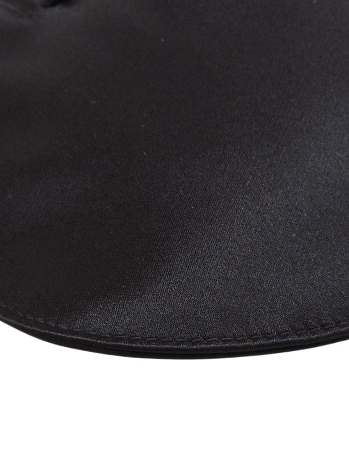 サテンロゴプレートショルダーバッグ　ブラック