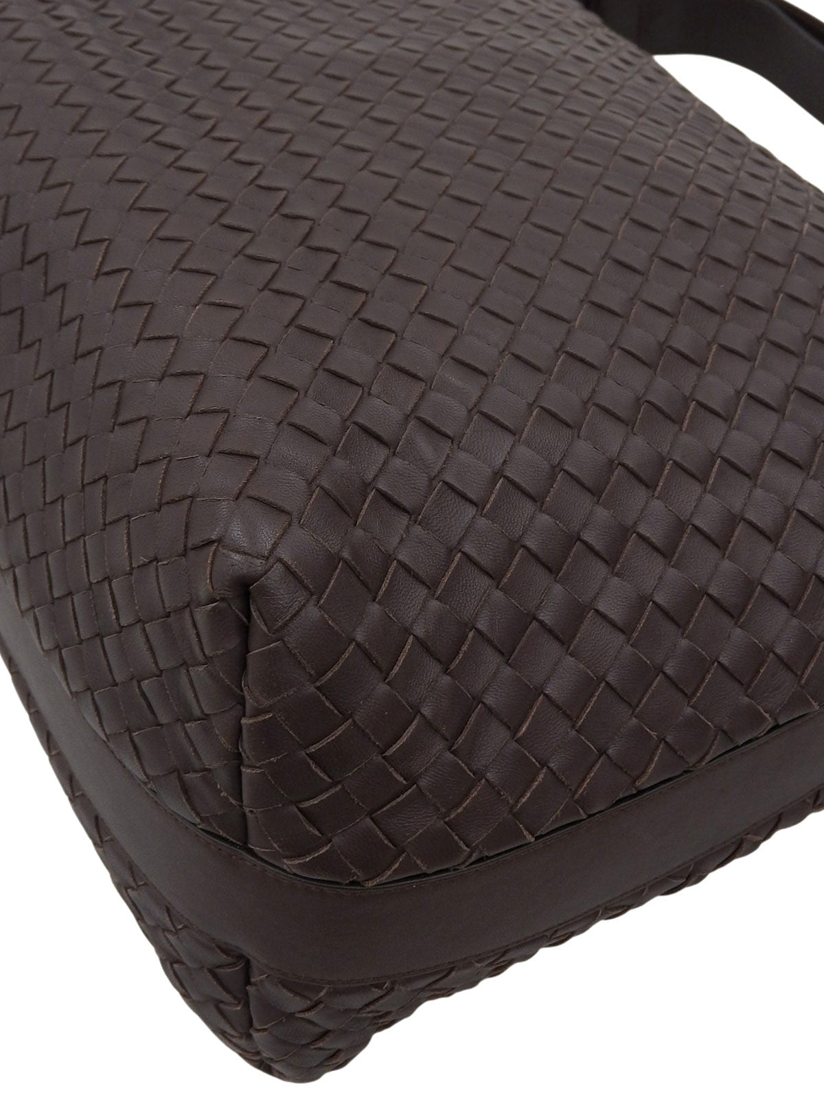 イントレチャートショルダーバッグ　ブラウン