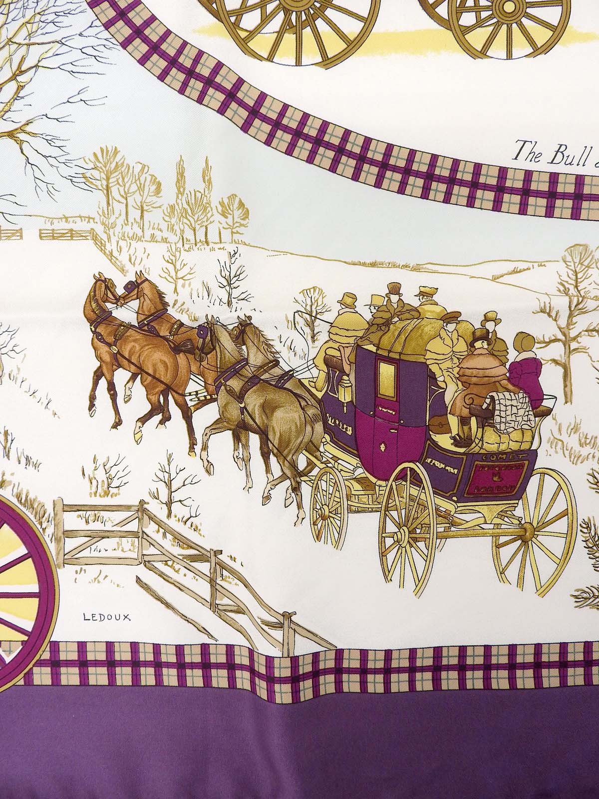 カレ90 Lhiver En Posteパターンスカーフ パープル/ホワイト/マルチ