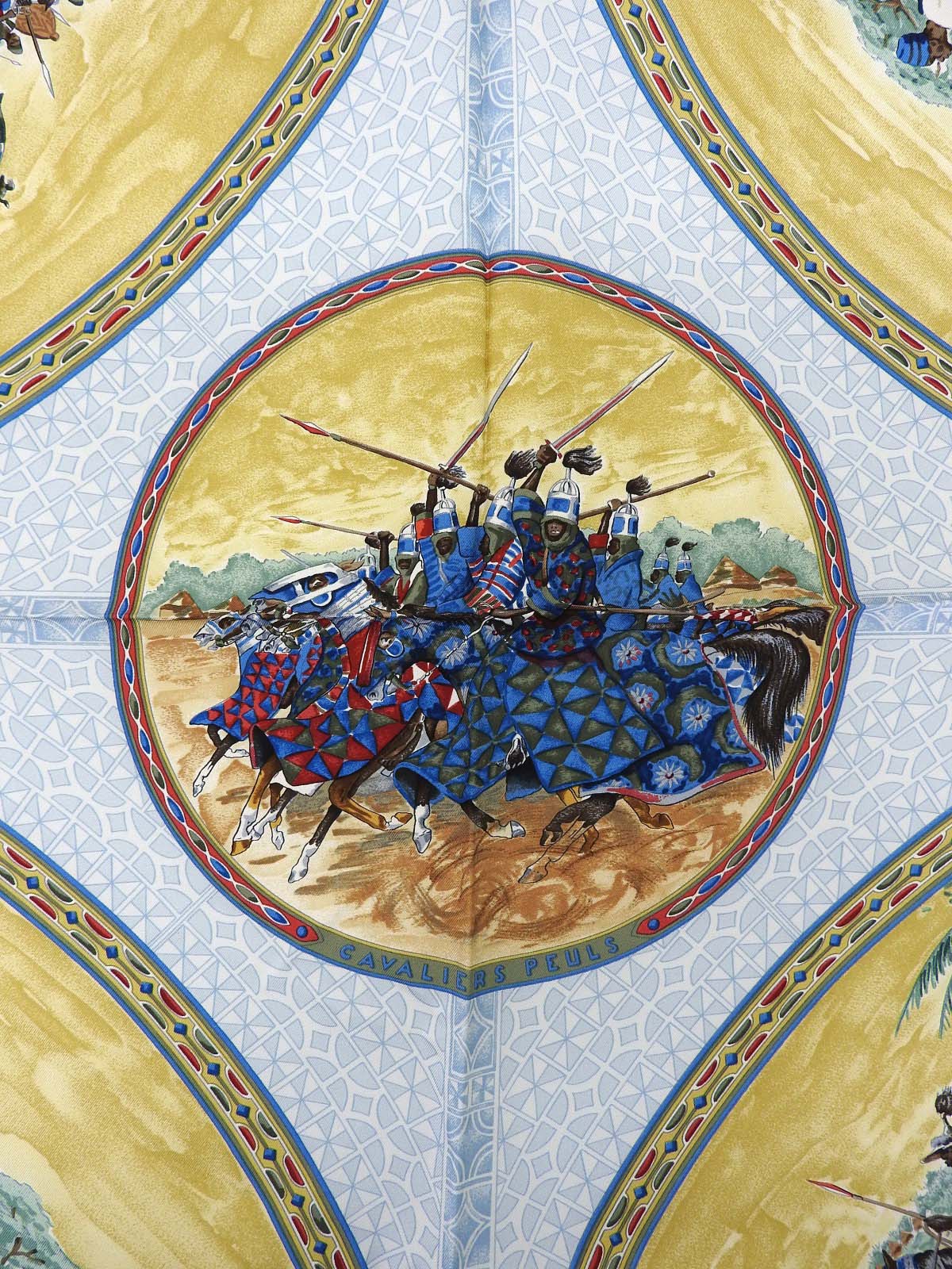 カレ90 cavaliers peulsパターンスカーフ ネイビー