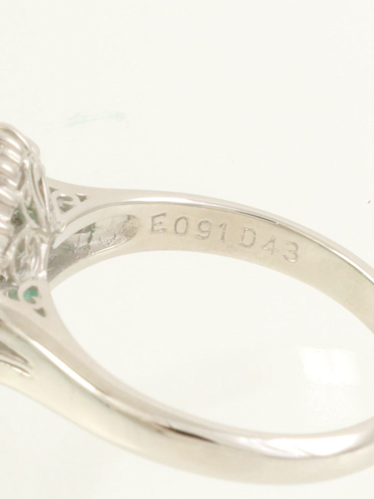 Platinum Diamond Emerald Ring in Silver/Green