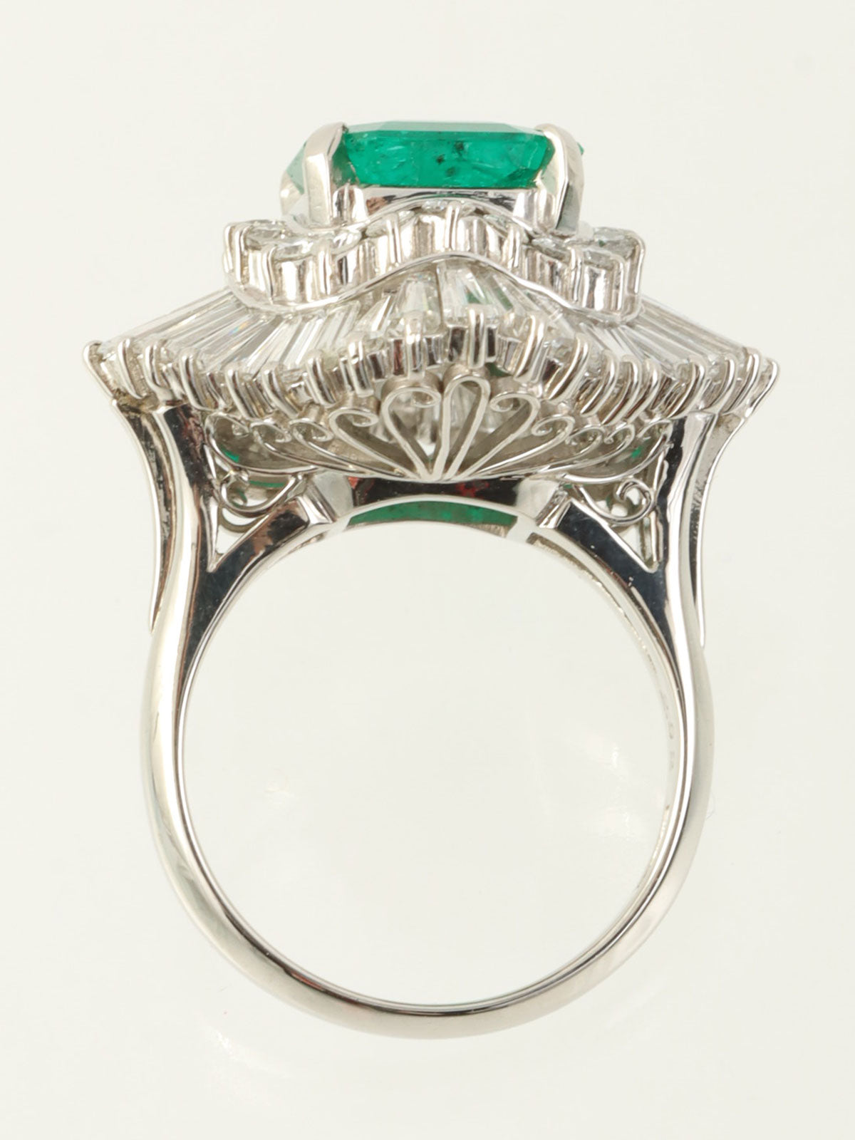 Platinum emerald and diamond ring in silver/green