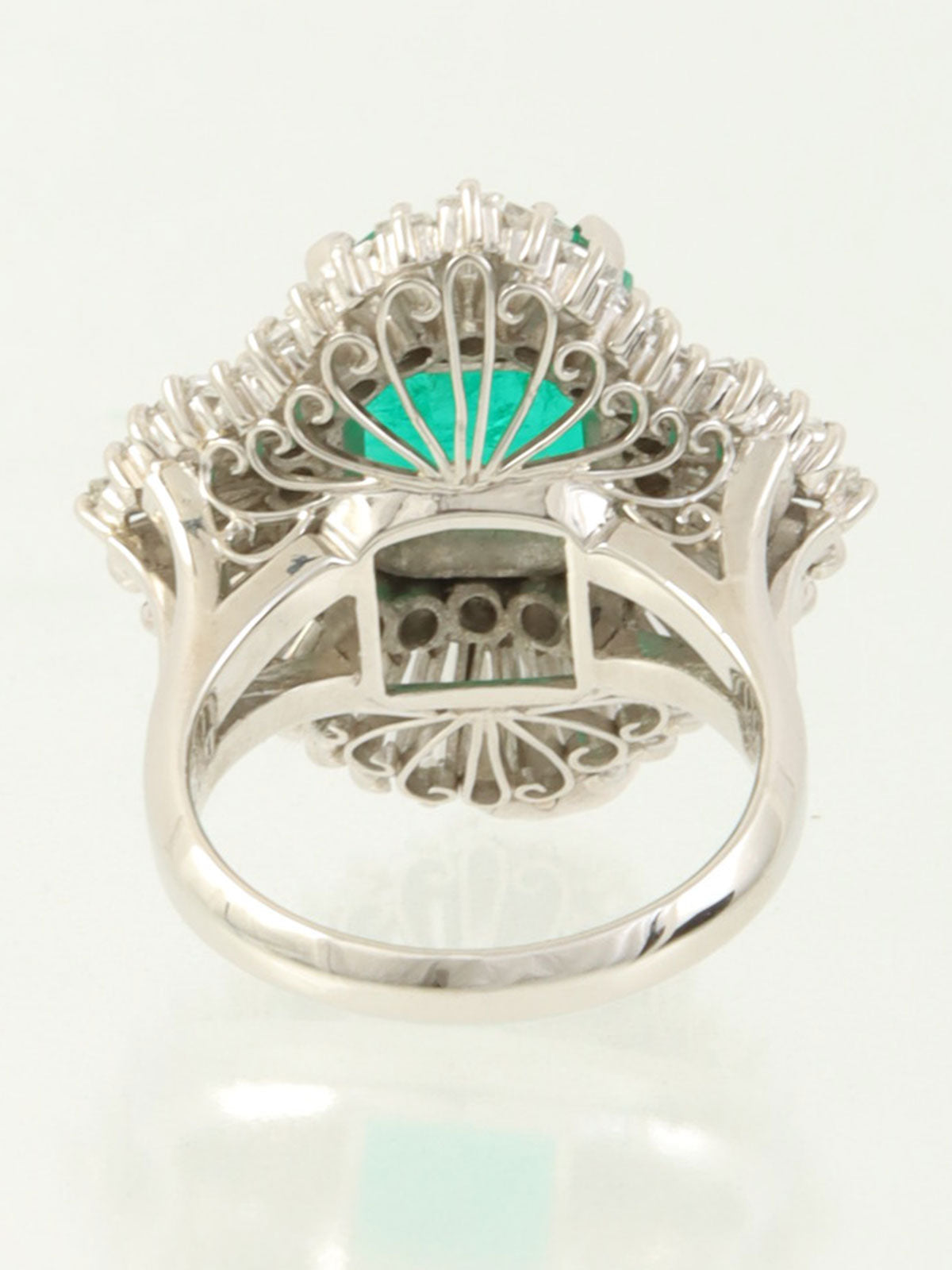 Platinum emerald and diamond ring in silver/green