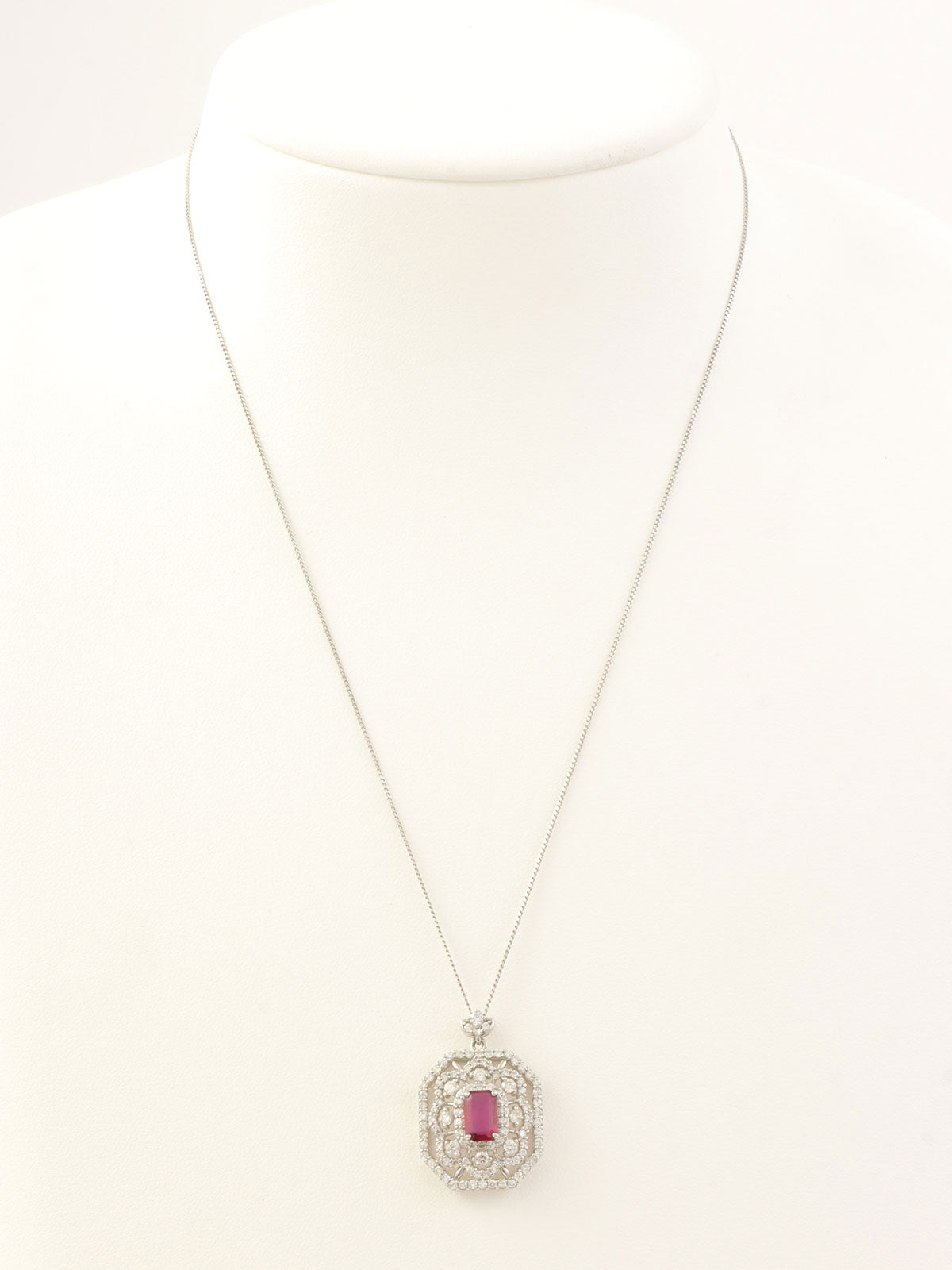 プラチナルビーダイヤモンドフラワーデザインネックレス シルバー/チェリーレッド