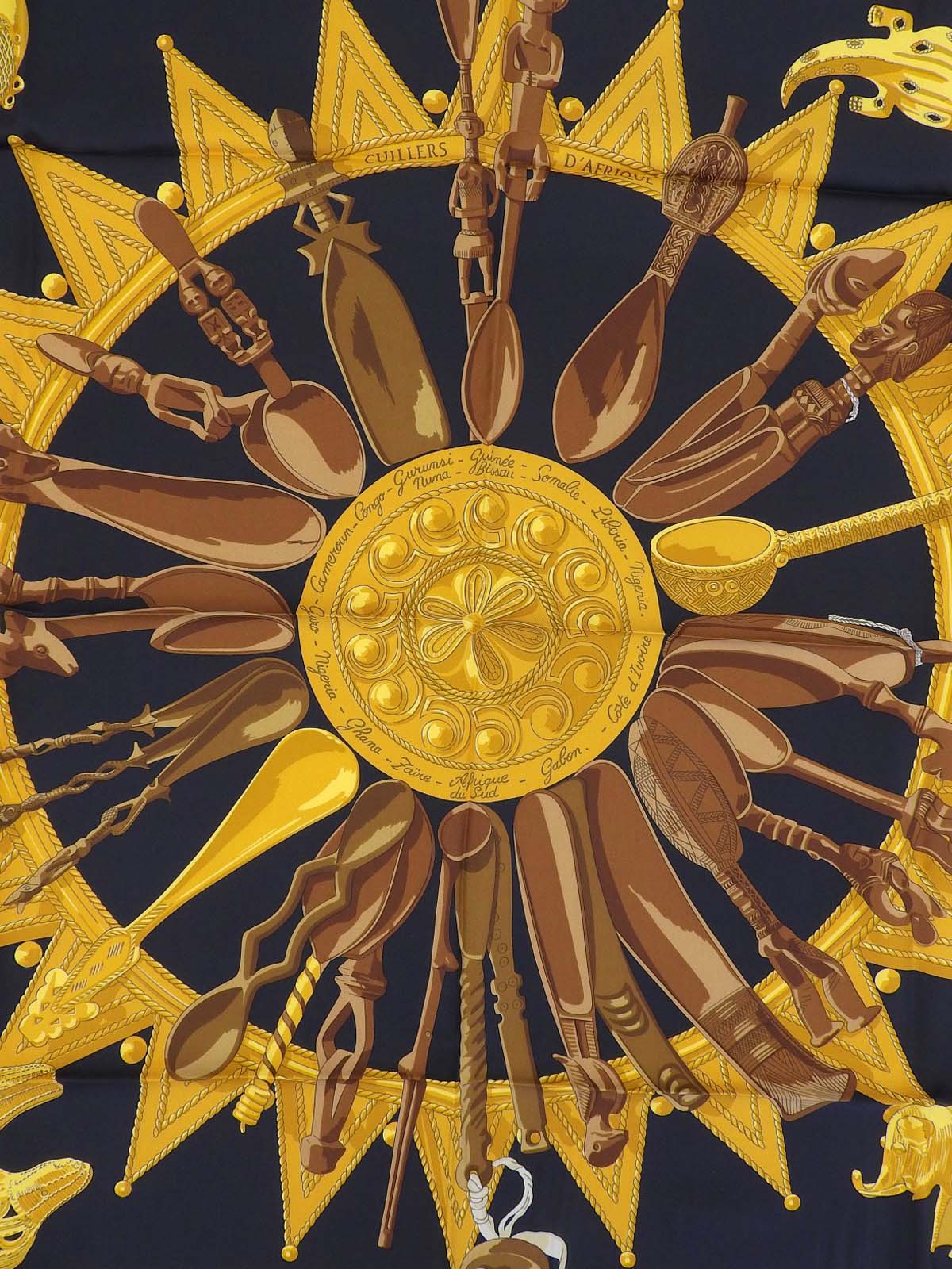 カレ90 Cuillers Dafriqueパターンスカーフ ブラック/ゴールド