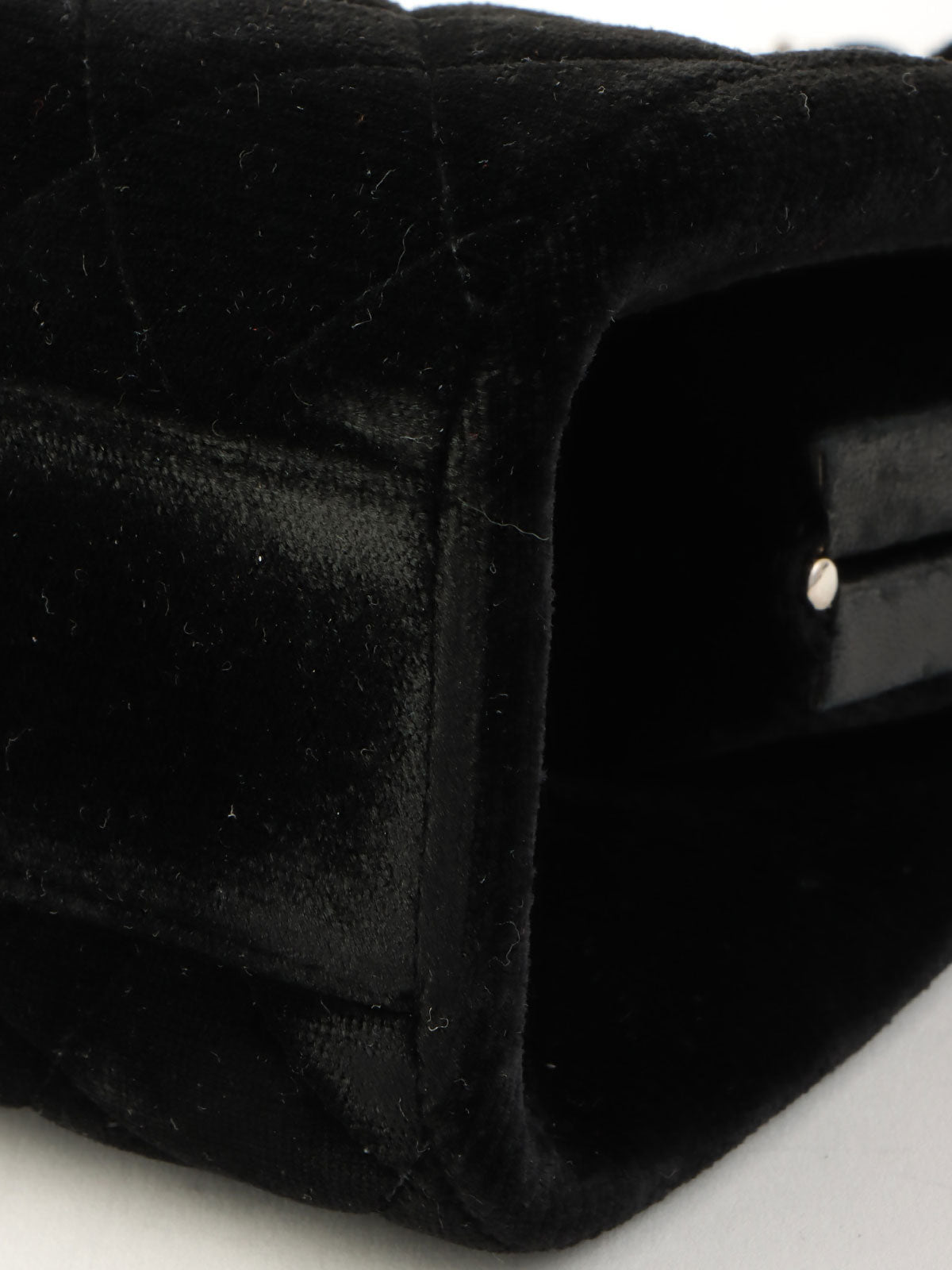 1997 Circa Black Clasp Chain Shoulder Bag