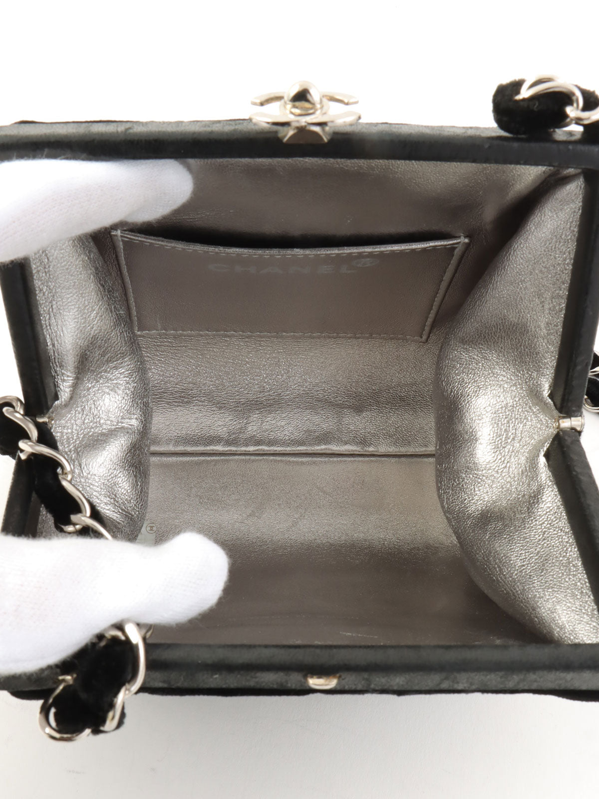 1997 Circa Black Clasp Chain Shoulder Bag