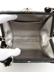 1997 Circa Black Clasp Chain Shoulder Bag