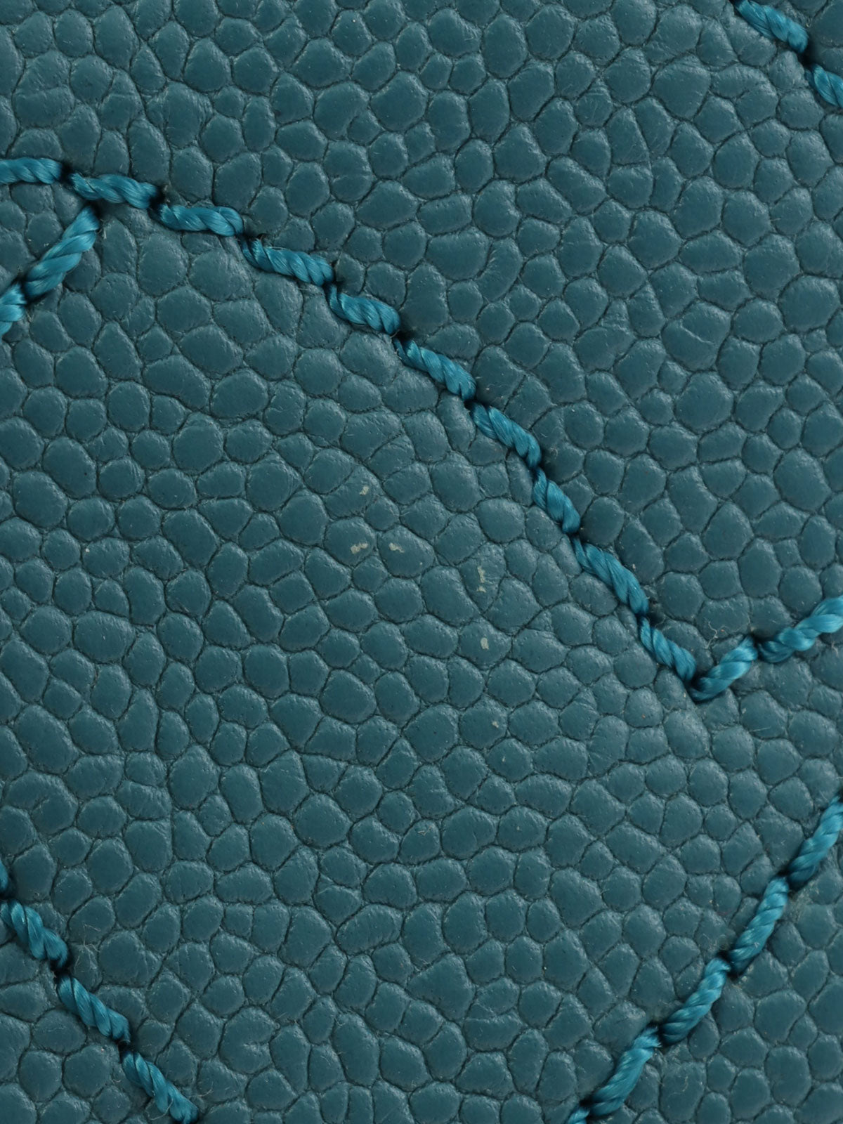 2016年頃製 キャビアスキンCCマークステッチ2wayハンドバッグ ブルー