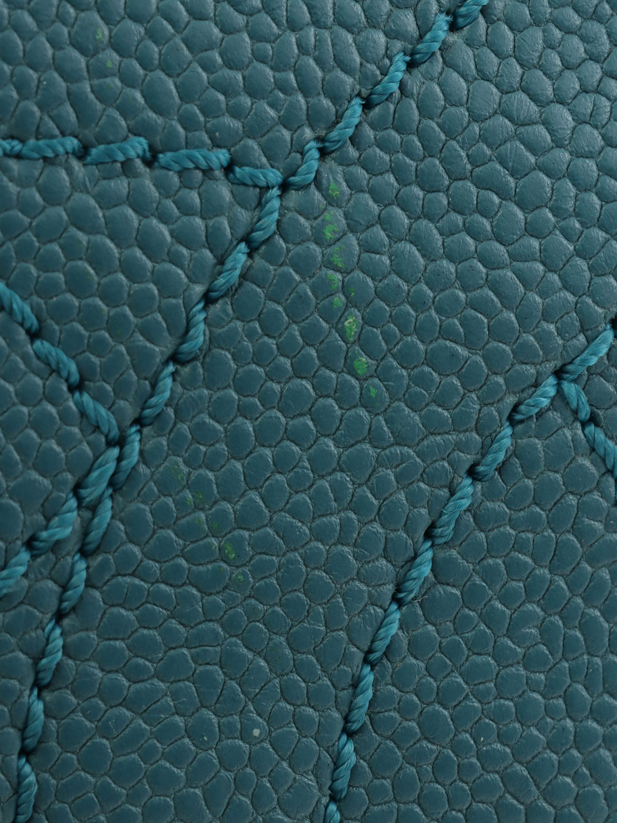 2016年頃製 キャビアスキンCCマークステッチ2wayハンドバッグ ブルー