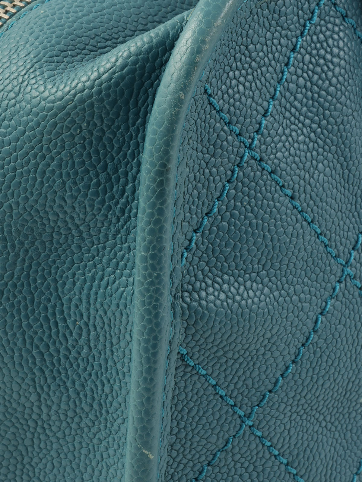 2016年頃製 キャビアスキンCCマークステッチ2wayハンドバッグ ブルー