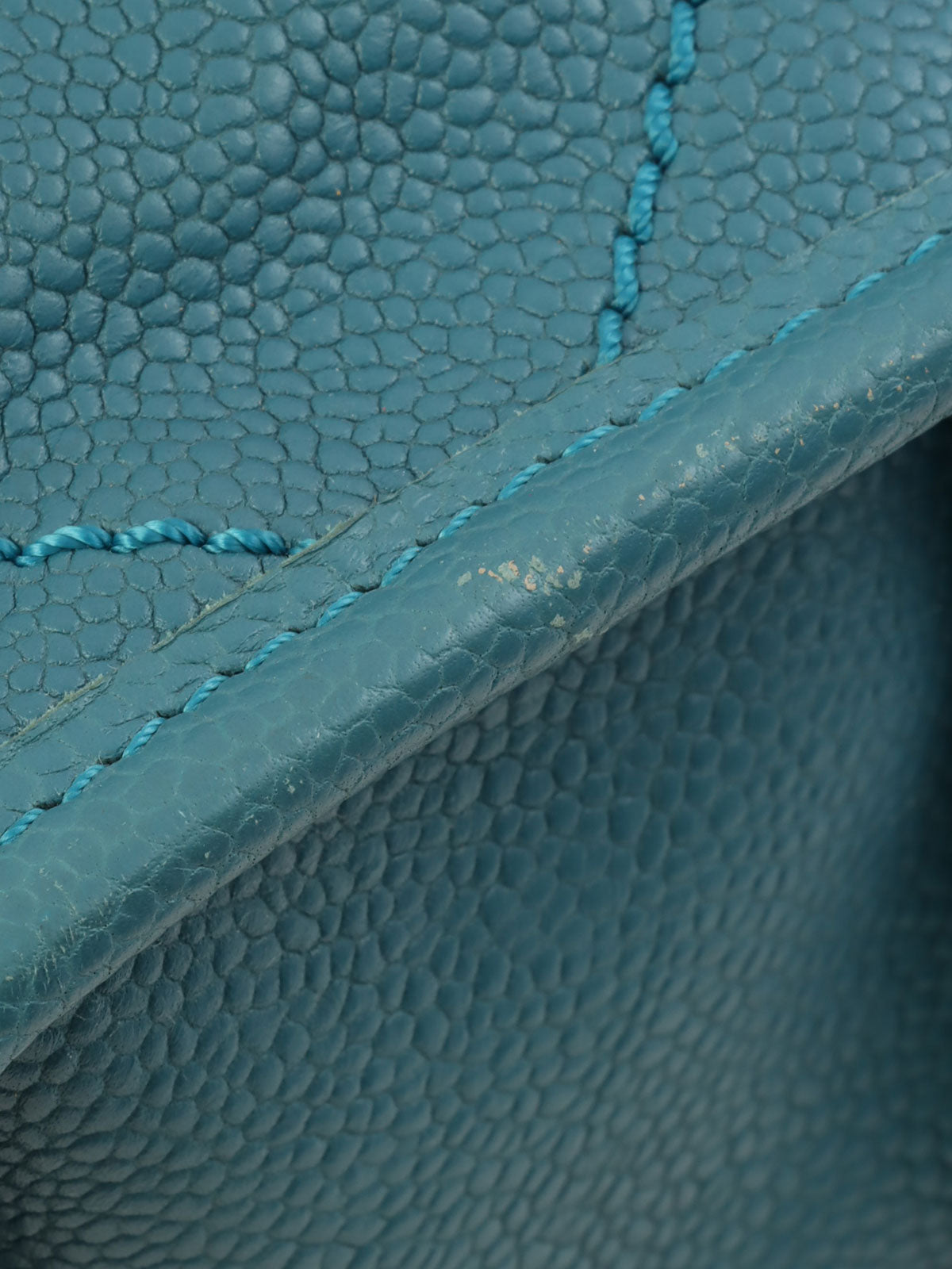 2016年頃製 キャビアスキンCCマークステッチ2wayハンドバッグ ブルー