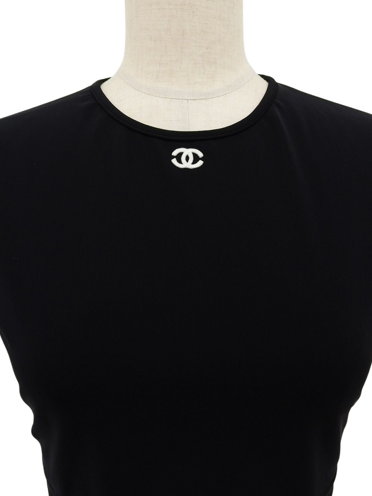1995 CC mark embroidered cropped half sleeve shirt in black