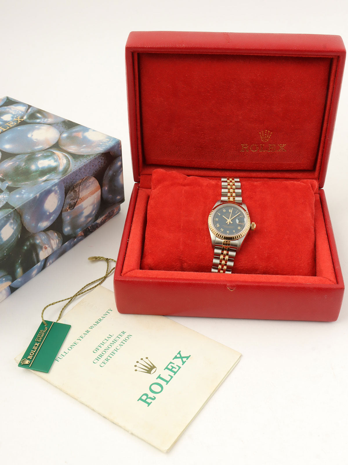 约1993年蚝式恒动日历型腕表，银/金/海军蓝配色。