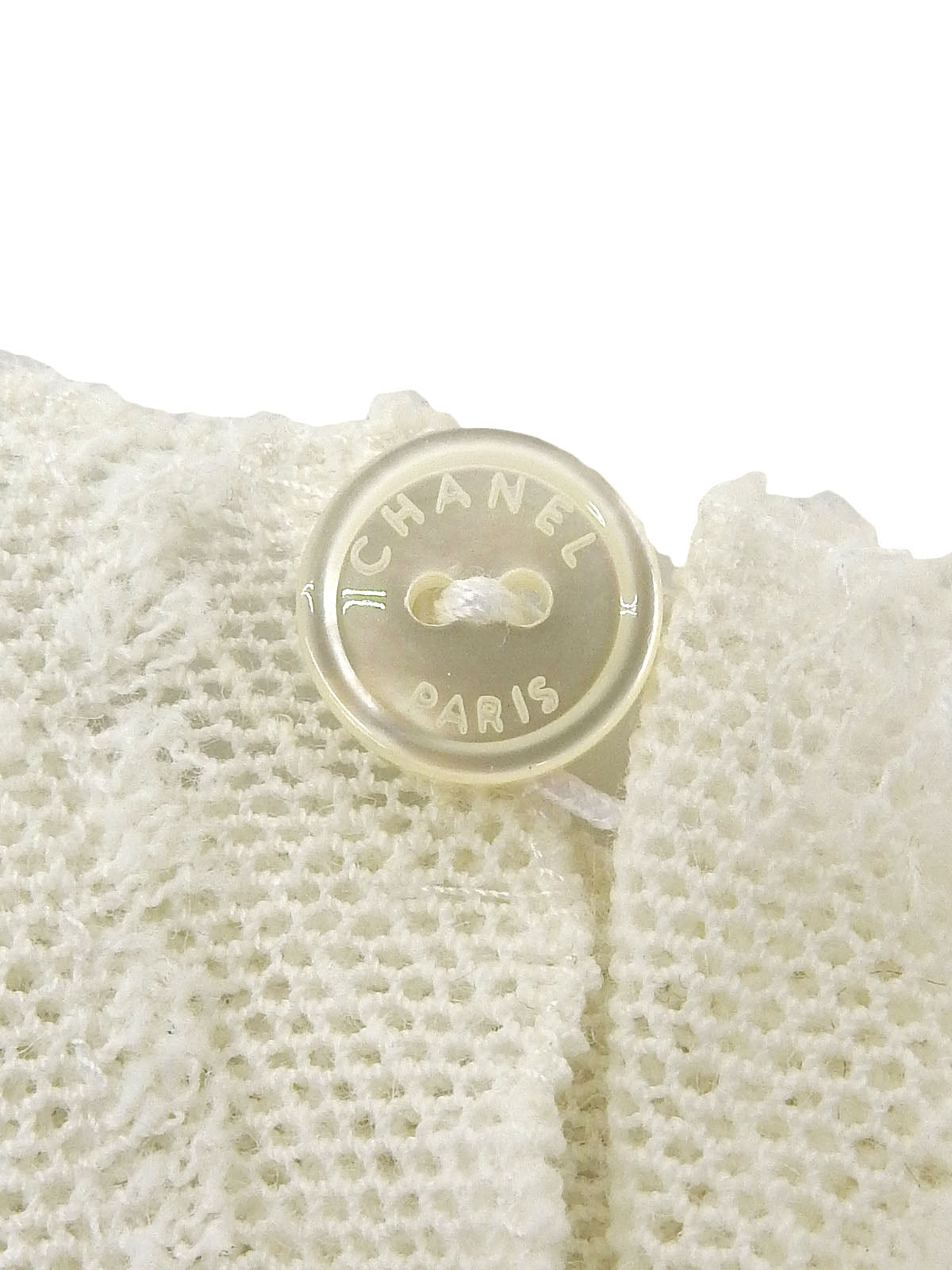 リネンパールCCマークボタンフリルノースリーブトップス アイボリー