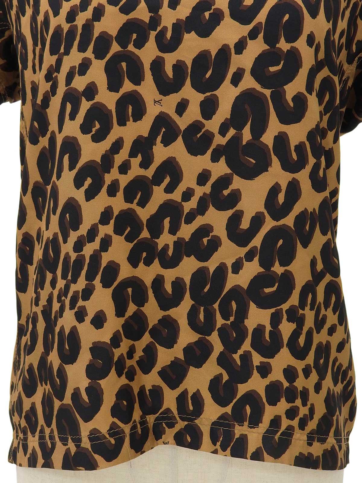 Silk logo leopard print short sleeve top in brown