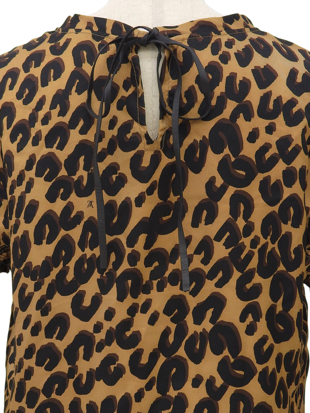 Silk logo leopard print short sleeve top in brown
