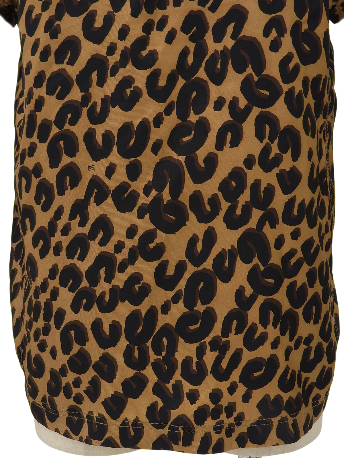 Silk logo leopard print short sleeve top in brown