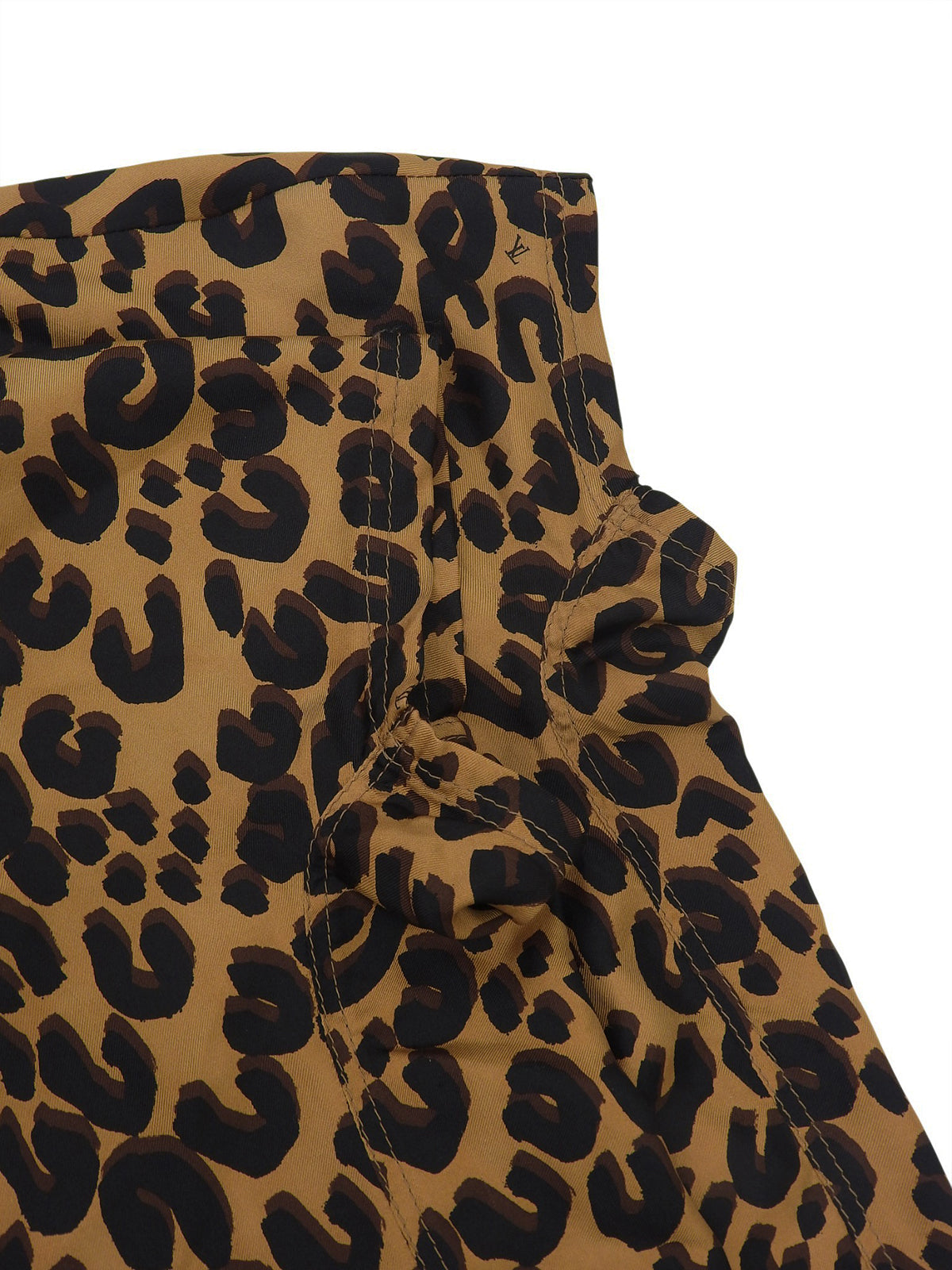 Silk logo leopard print short sleeve top in brown