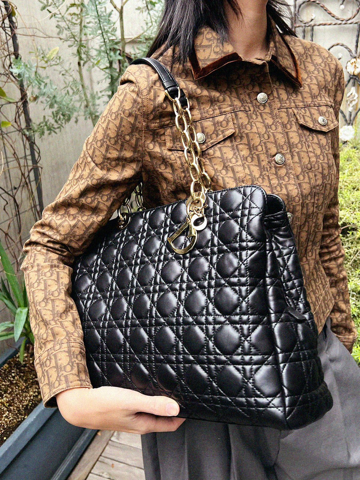 Cannage Stitch Chain Tote Bag in Black
