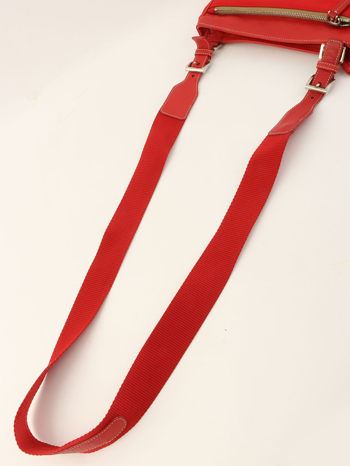 ナイロンロゴプレートショルダーバッグ レッド