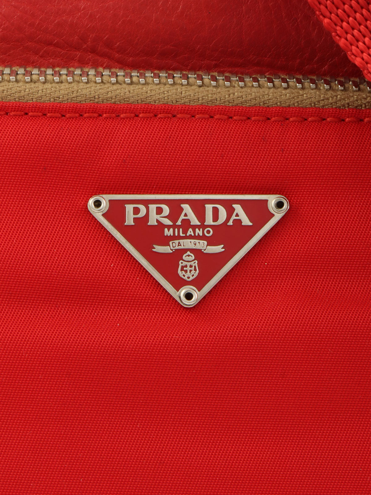 ナイロンロゴプレートショルダーバッグ レッド