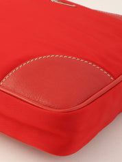 ナイロンロゴプレートショルダーバッグ レッド