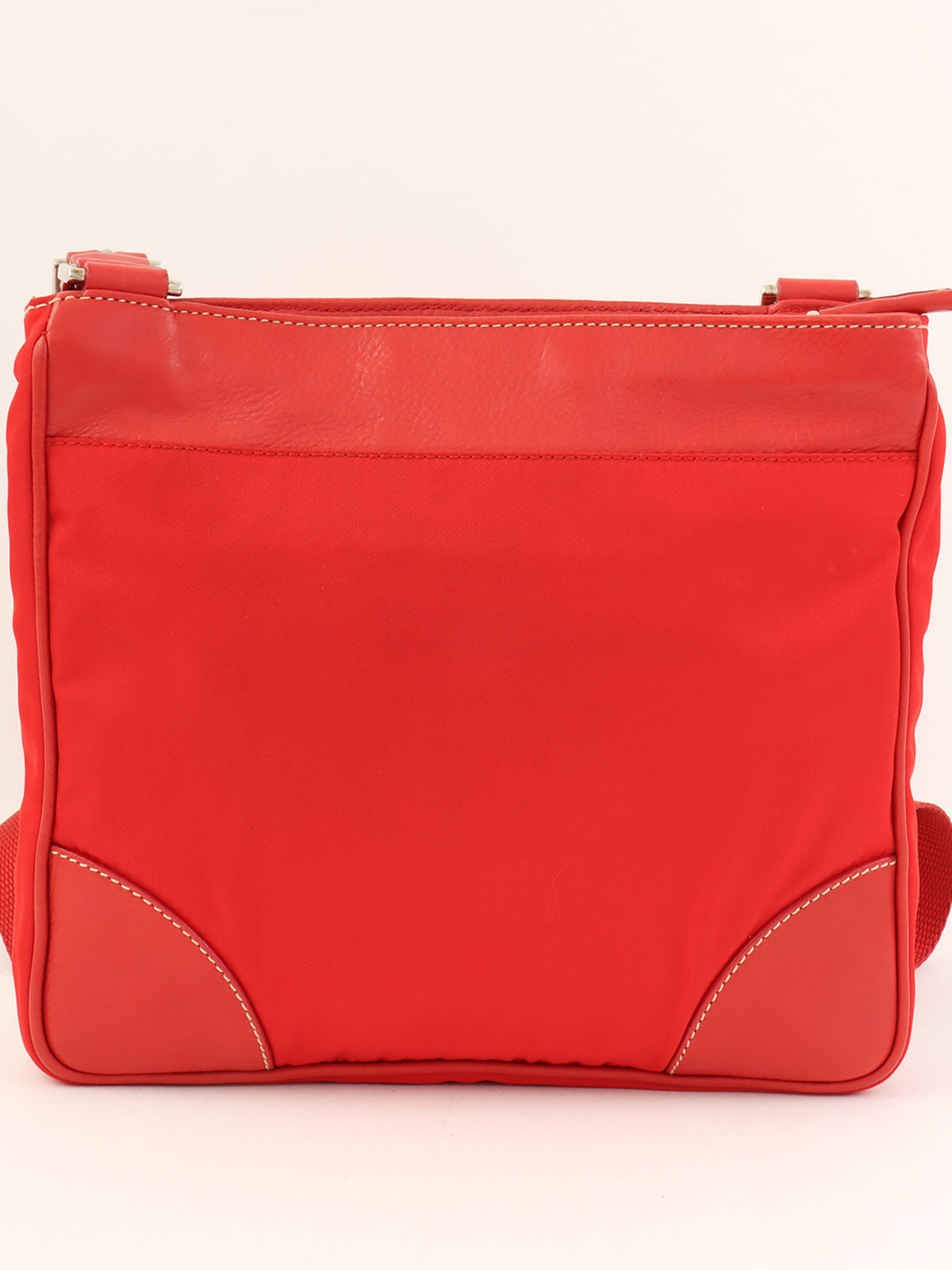 ナイロンロゴプレートショルダーバッグ レッド