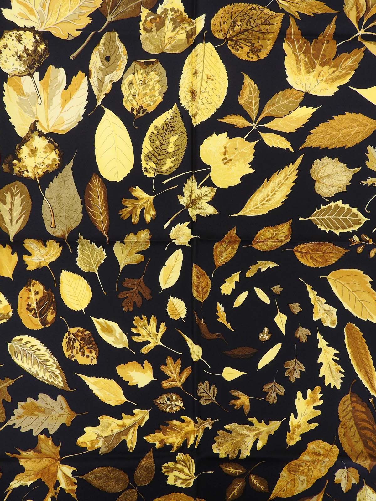 Carré 90 Tourbillon Pattern Scarf Black/Yellow