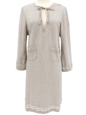 ラインストーントリムデザインCCマークボタンワンピース グレージュ