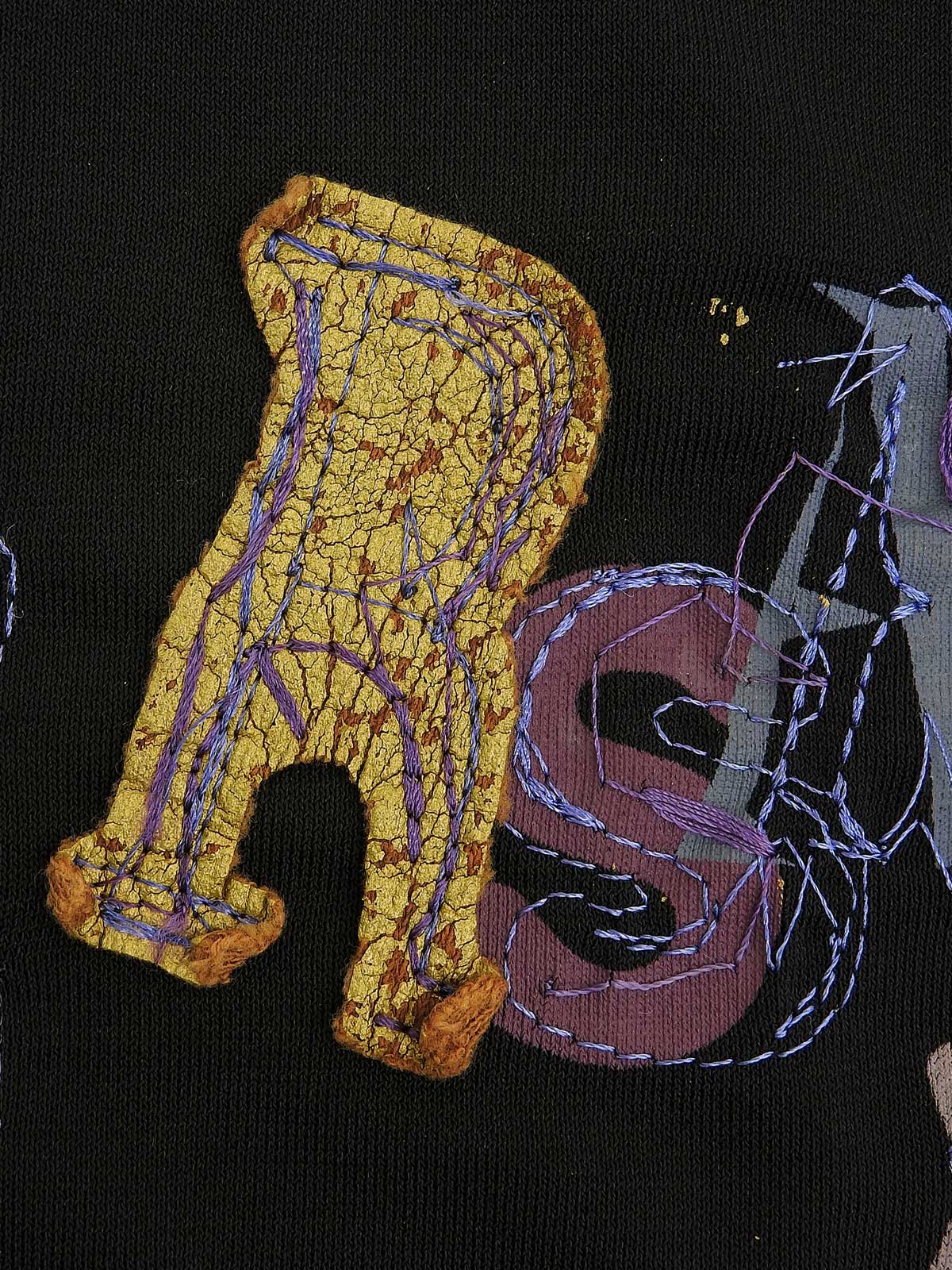 デザイン刺繍ノースリーブトップス　ブラック/マルチ