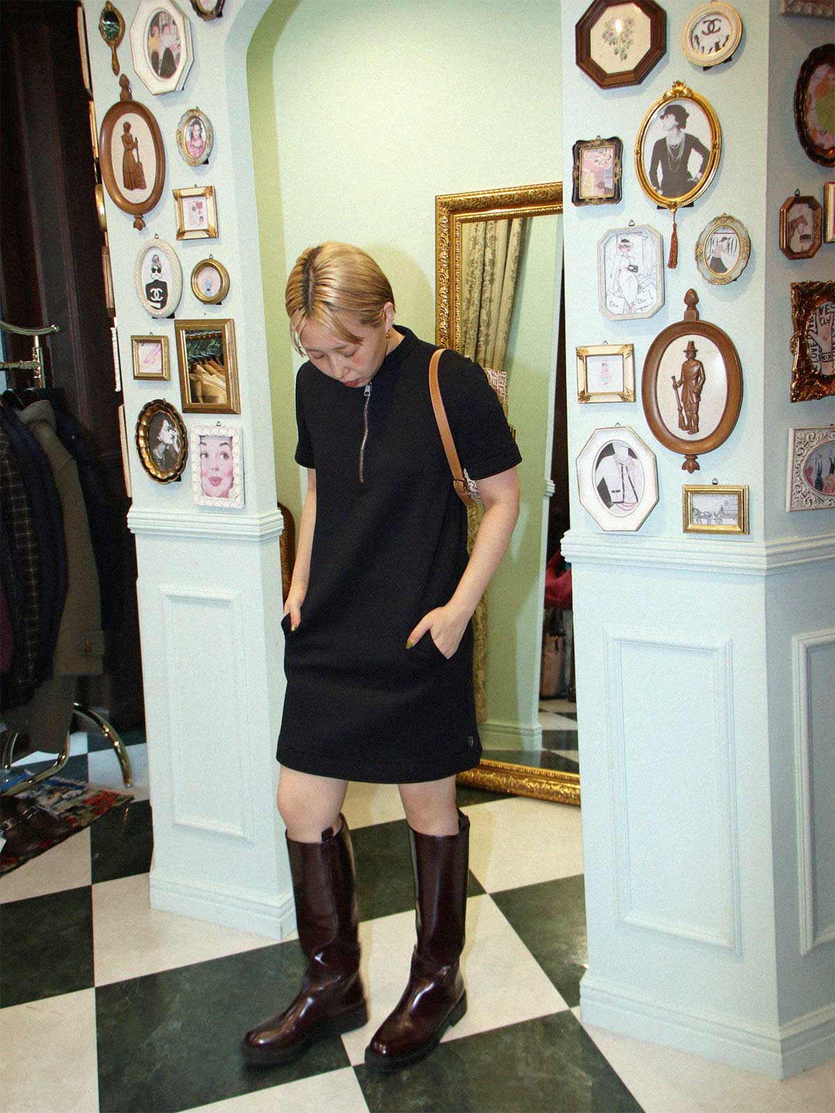 ロゴハーフジップアップワンピース ブラック