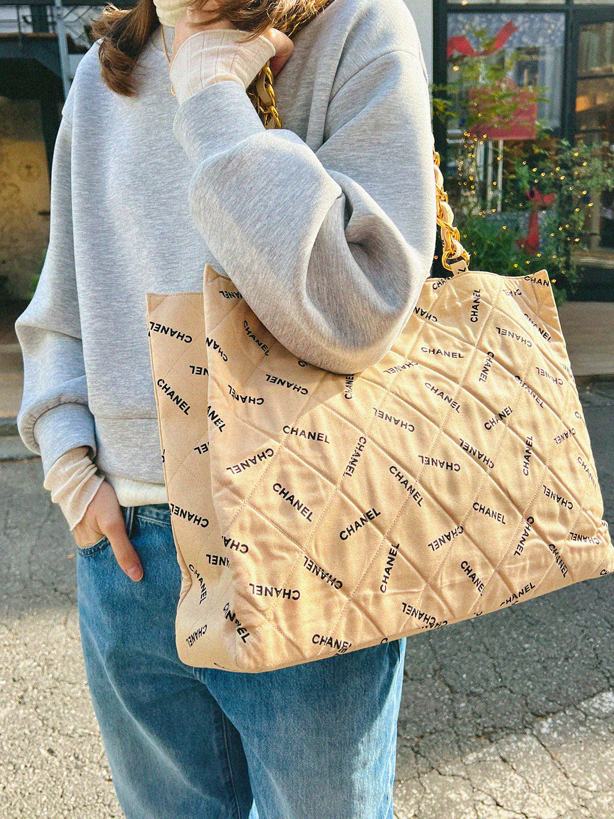 1995 Canvas Logo Print Chain Tote Bag, Beige