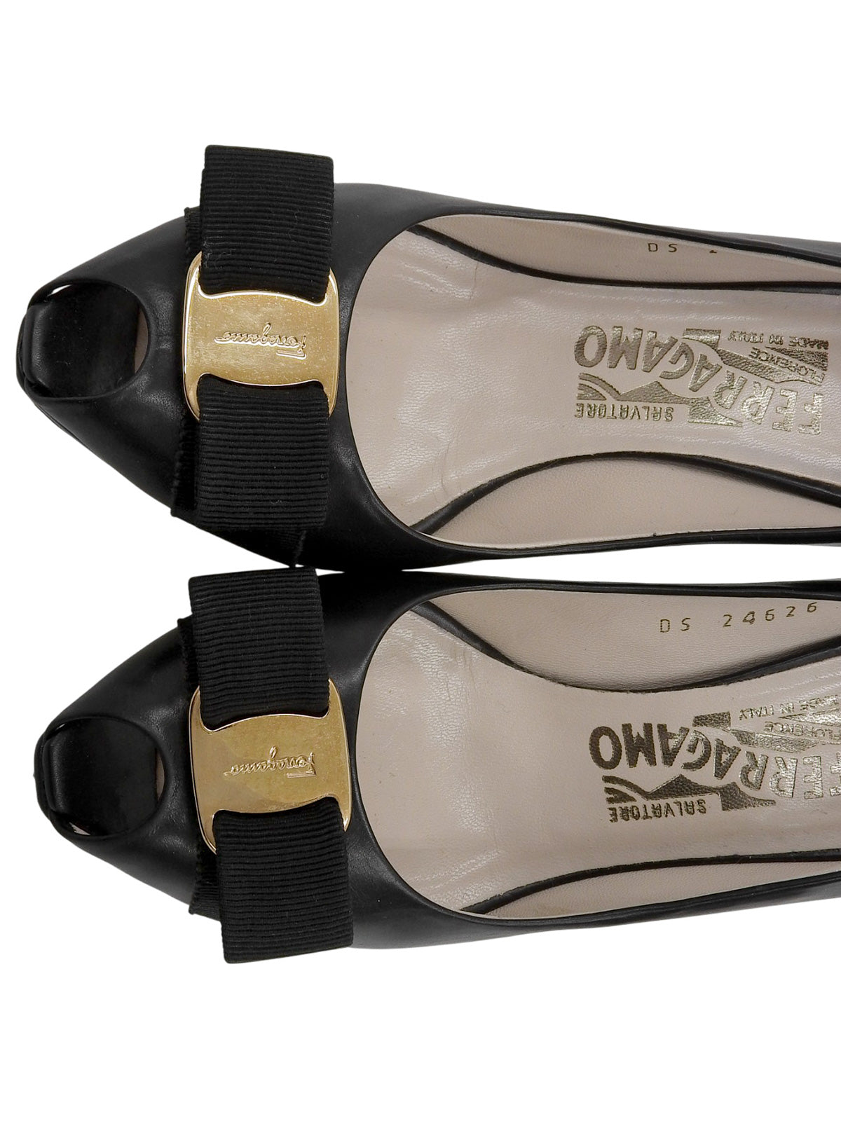 ヴァラリボンパンプス ブラック