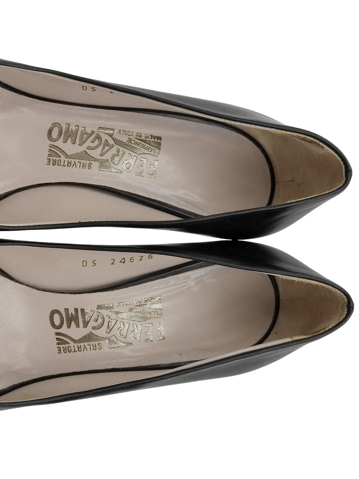 ヴァラリボンパンプス ブラック