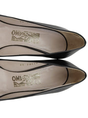 ヴァラリボンパンプス ブラック