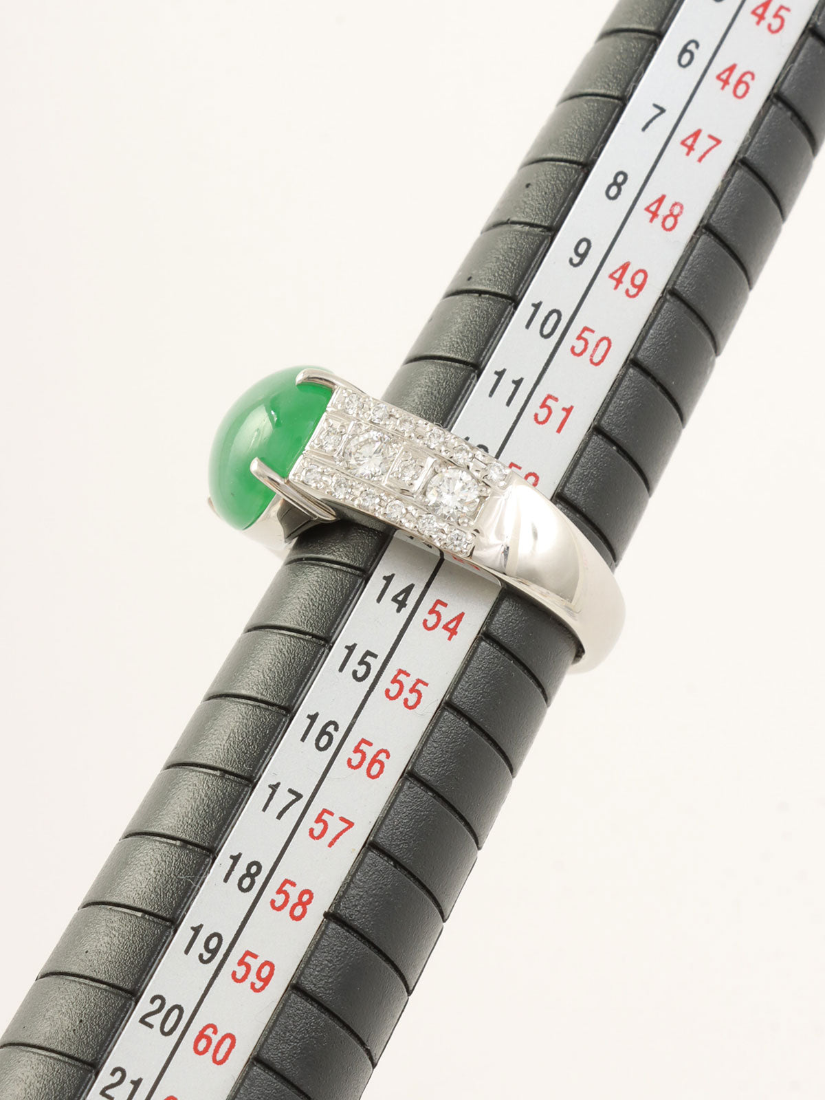 pt900 jadeite diamond oval ring green/silver