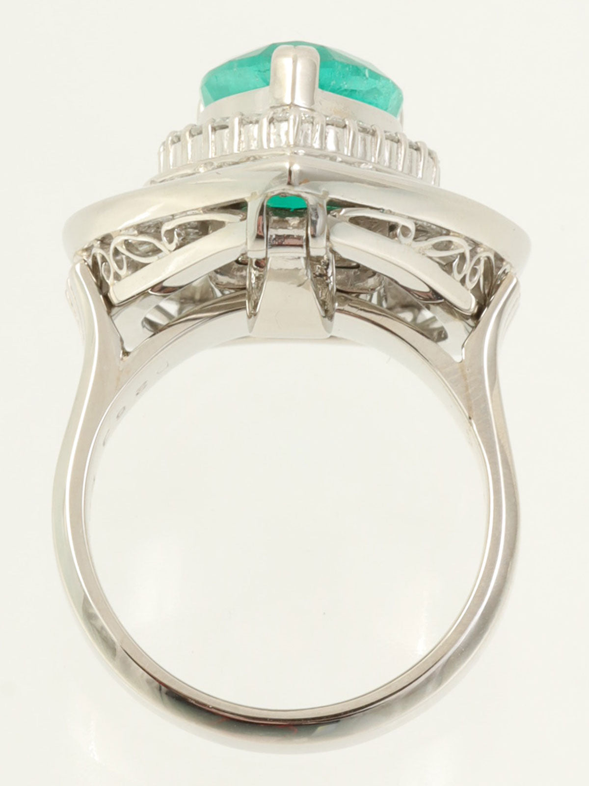 Platinum emerald and diamond 2-way ring in silver/green