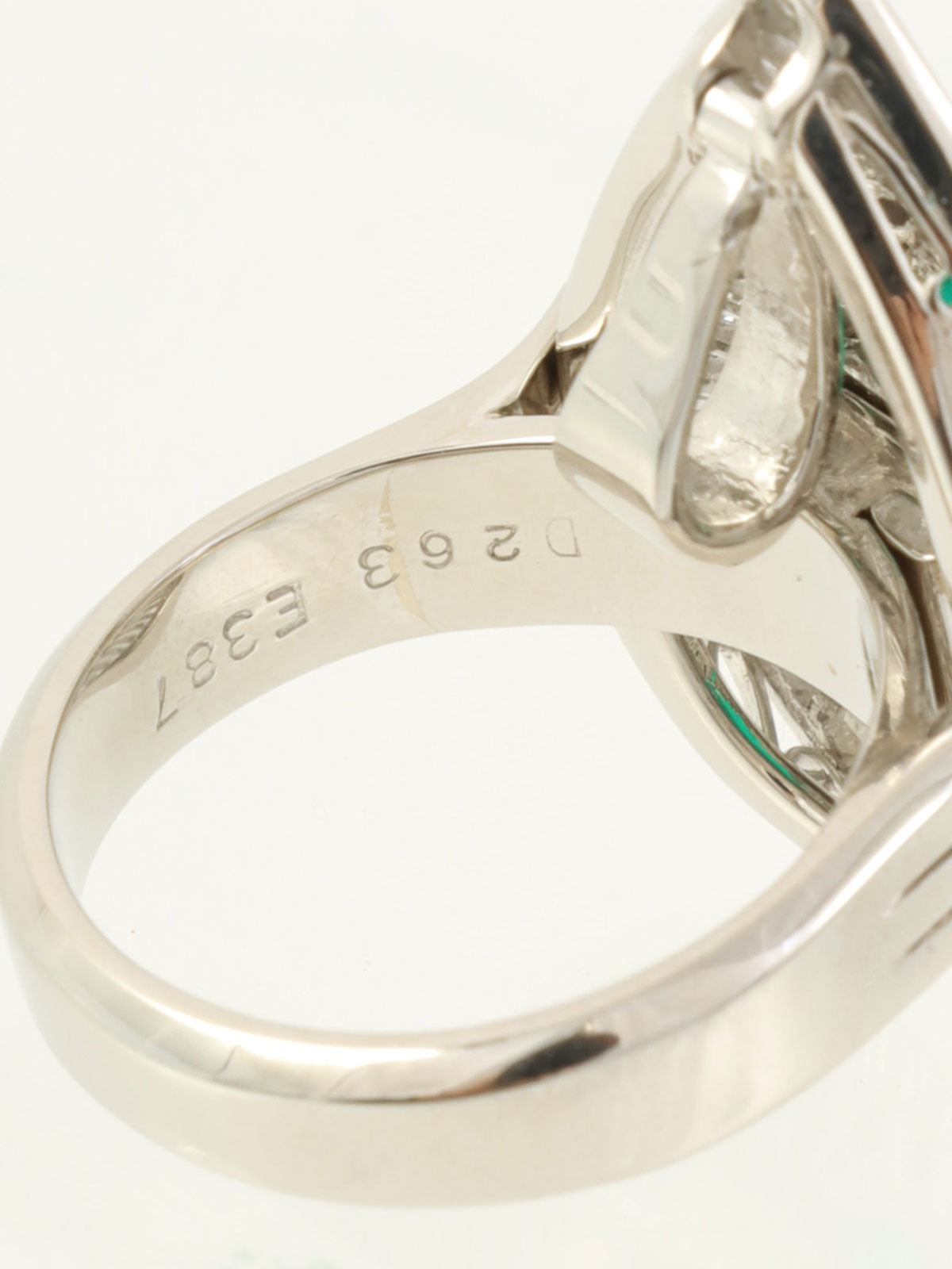 Platinum emerald and diamond 2-way ring in silver/green