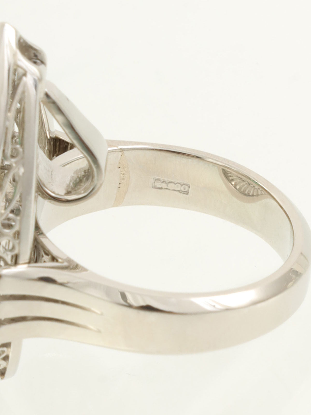 Platinum emerald and diamond 2-way ring in silver/green