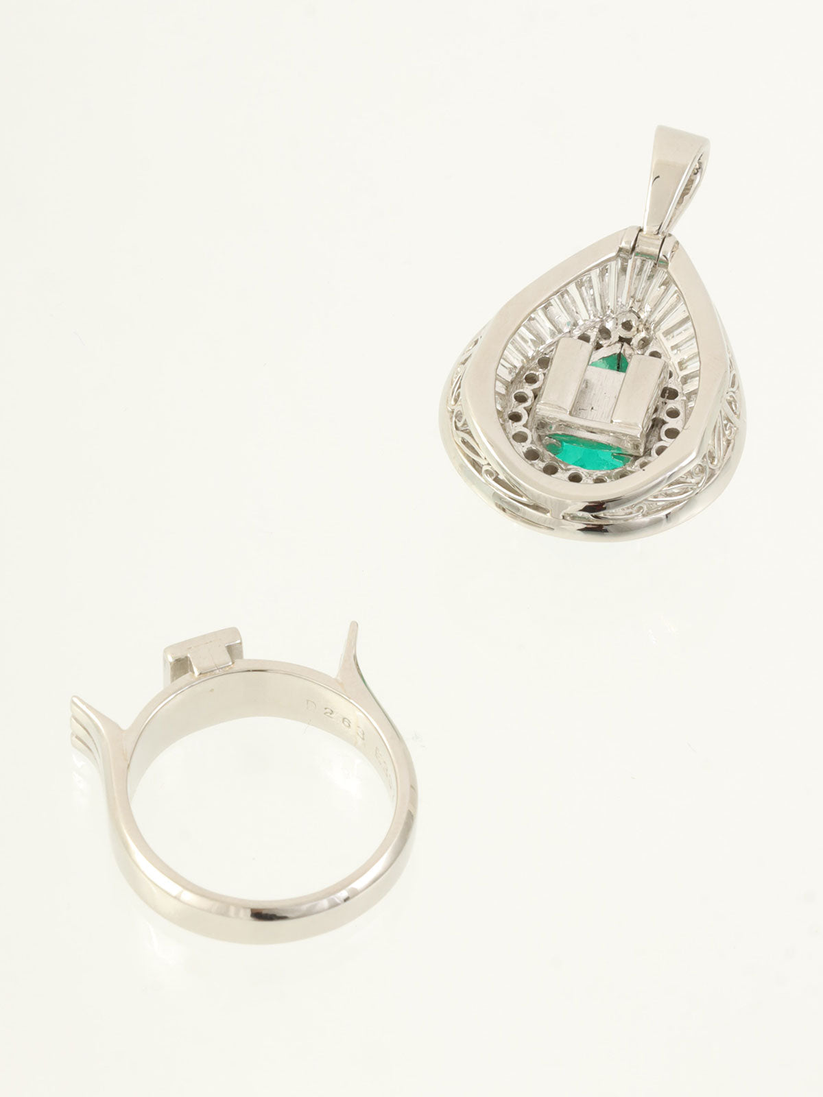 Platinum emerald and diamond 2-way ring in silver/green