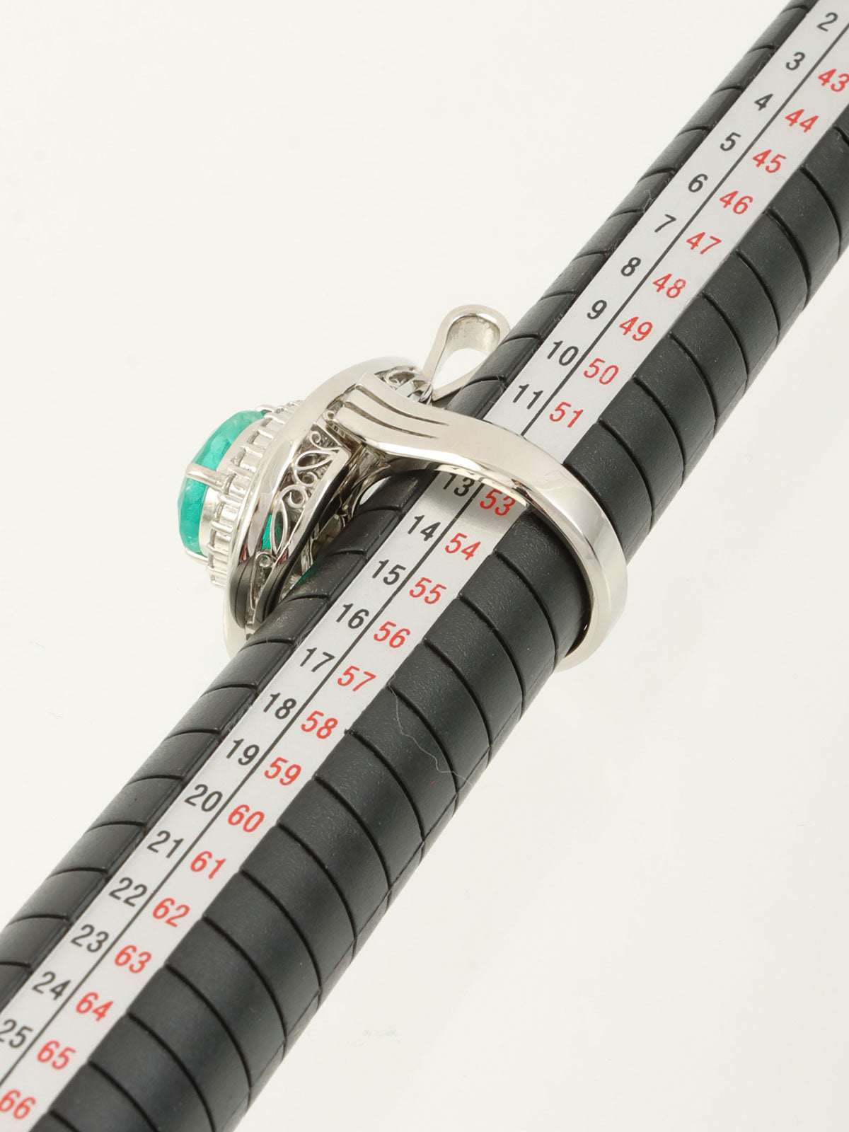 Platinum emerald and diamond 2-way ring in silver/green