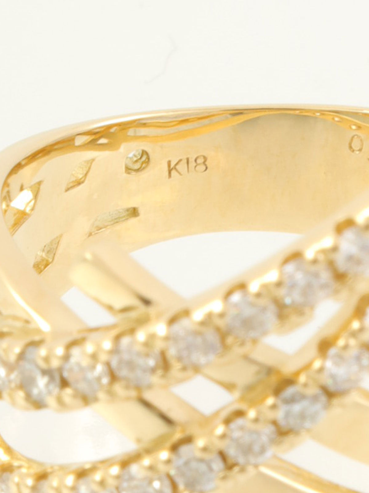 18K Gold Diamond Design Ring