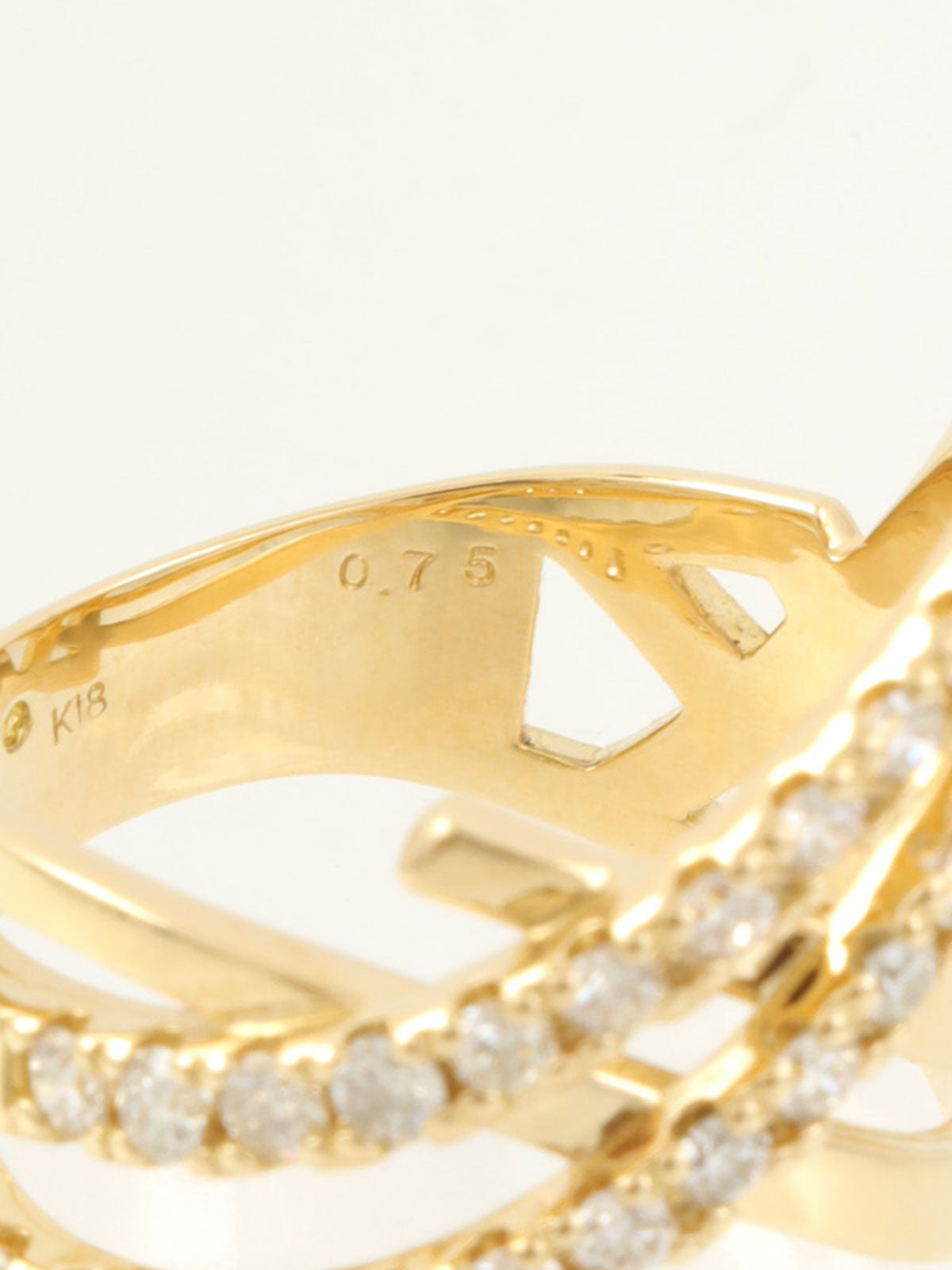 18K Gold Diamond Design Ring