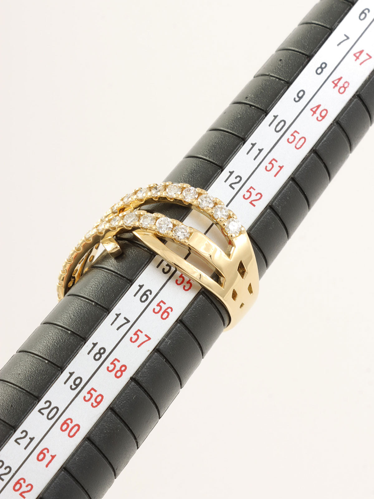 18K Gold Diamond Design Ring